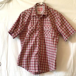 Men’s Wrangler 20X short sleeved, pearl snapped, plaid red shirt.